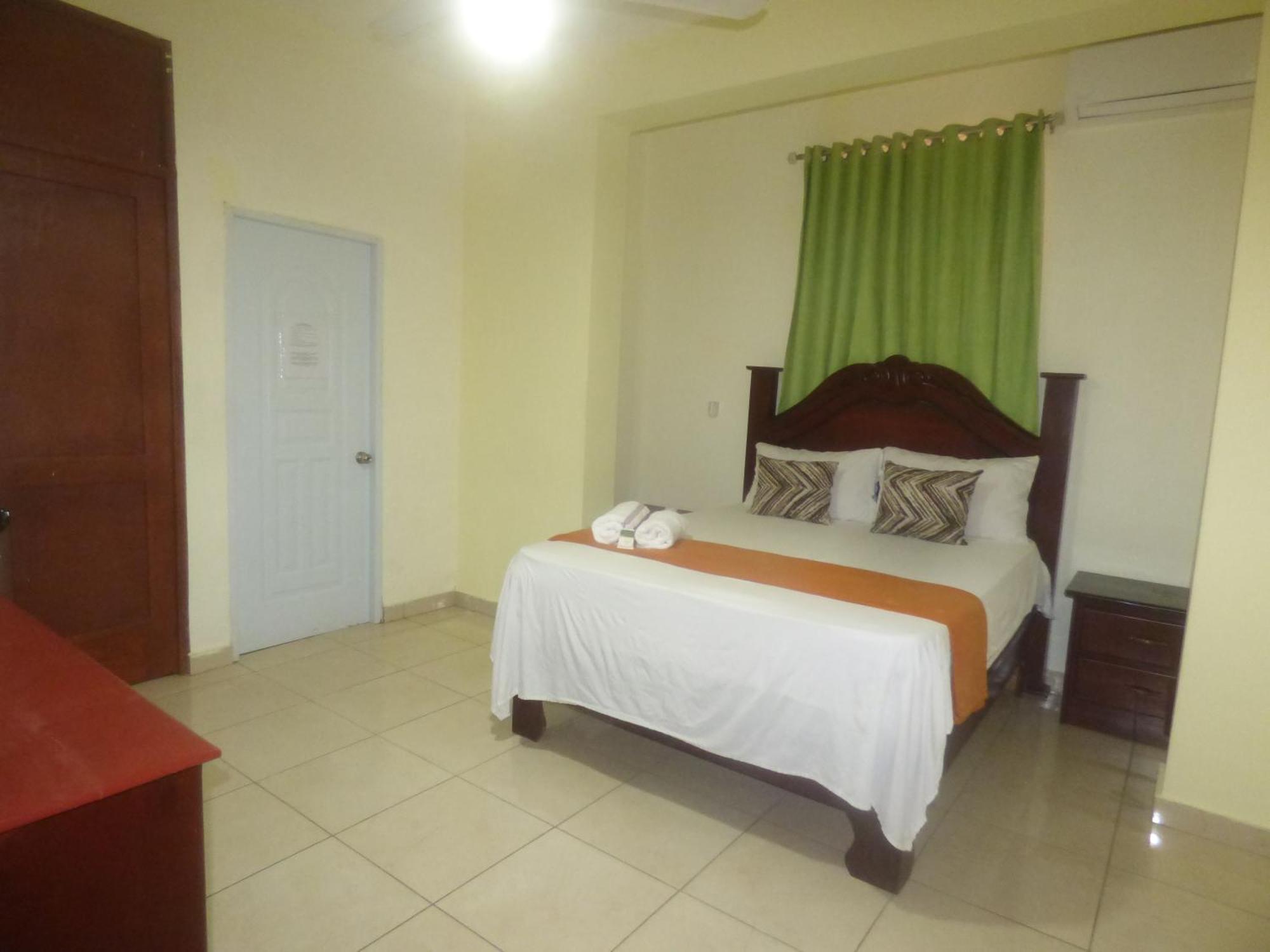 Hotel Enrique I Gazcue, Bed And Breakfast サントドミンゴ エクステリア 写真